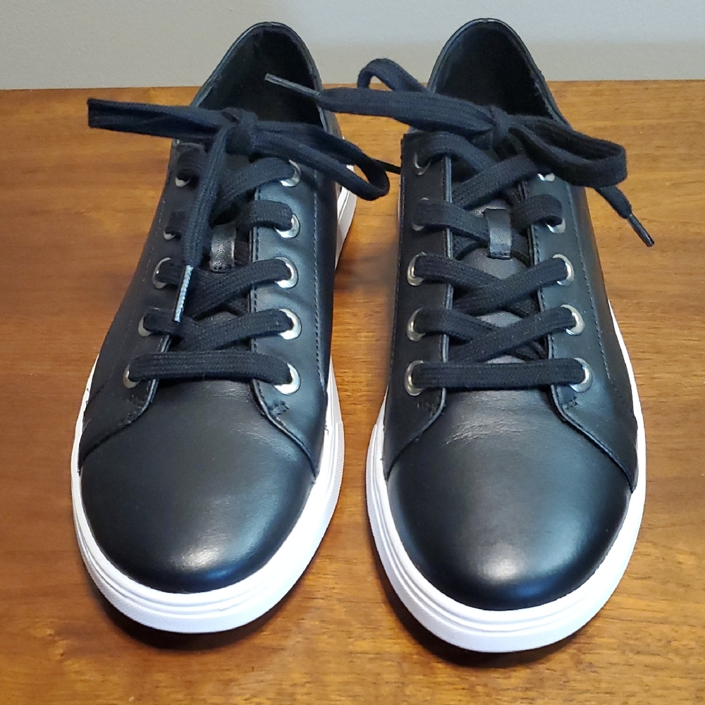 Patina Women's Black Low Top Street Sneakers 9.5